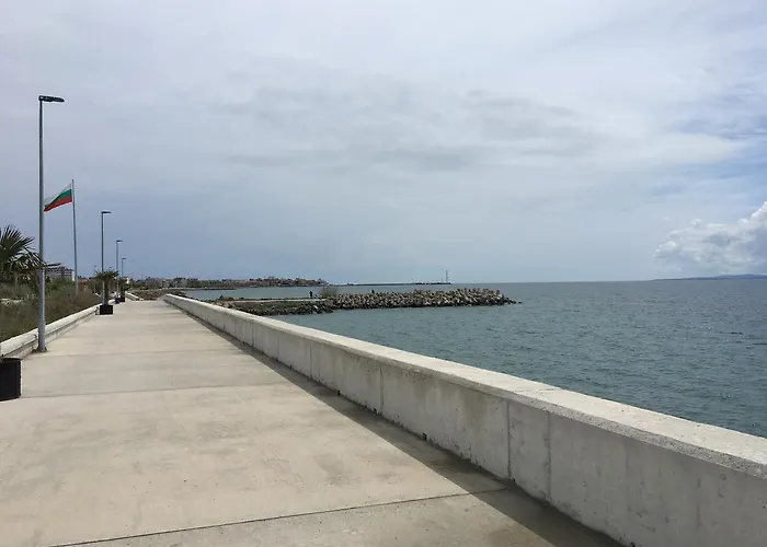 منتجع Helios بوموري