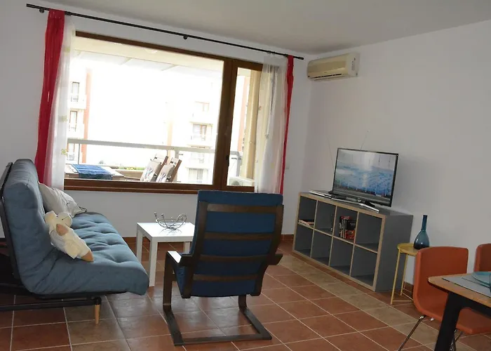 Helios منتجع بوموري