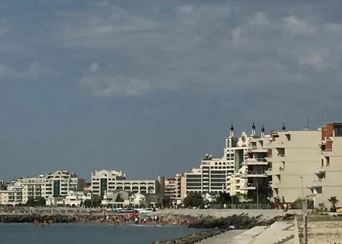 Helios منتجع بوموري